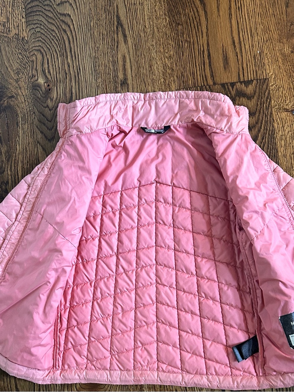 The North Face Girls' Pink Quilted Lightweight Jacket - Picture 4 of 4